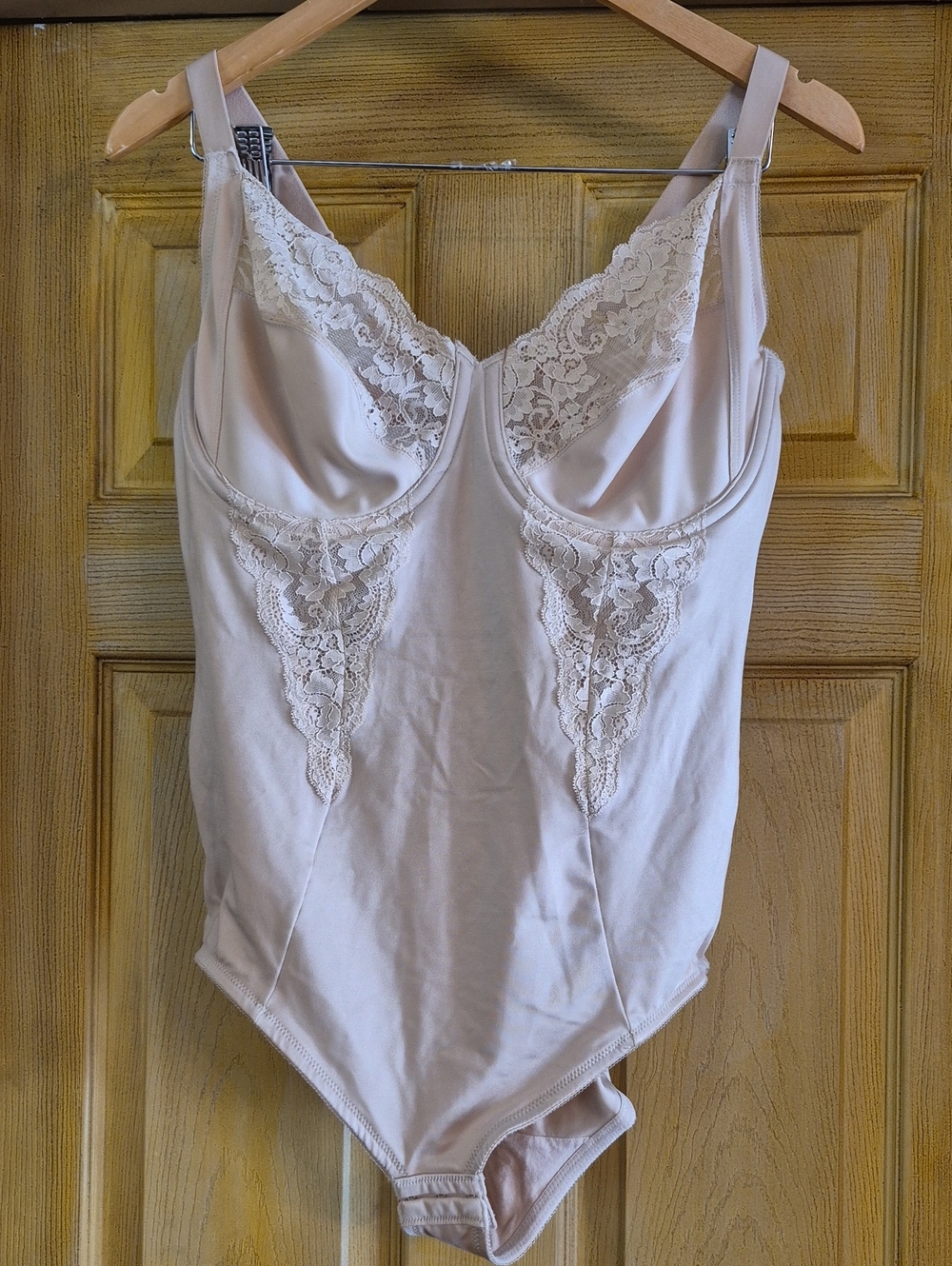 Maidenform Beige Nude Bodysuit Slimmer Shapewear 42c Underwire Adjustable Straps